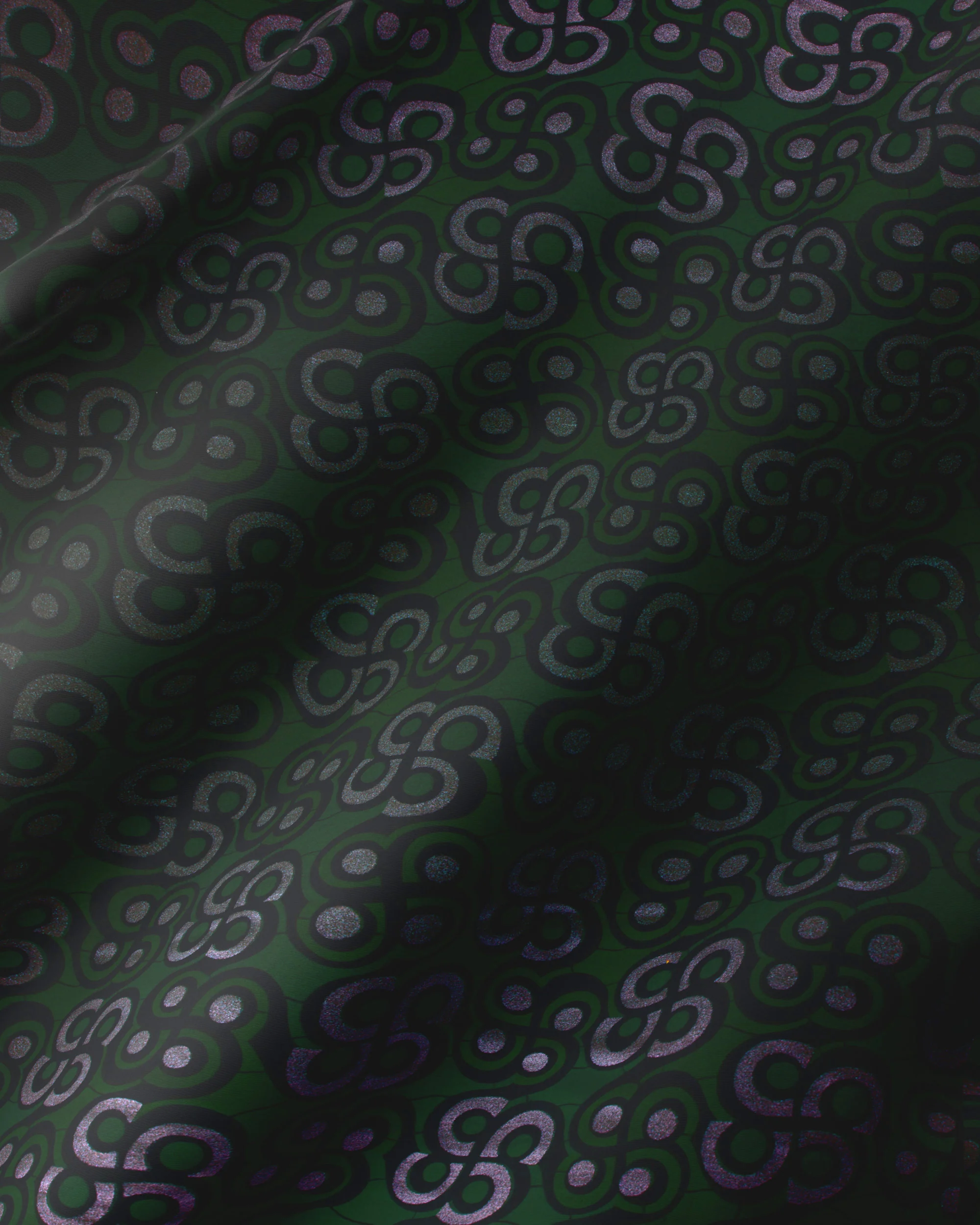 Sky Wax | VL04006.015 | Red-Green Pearl Embellished