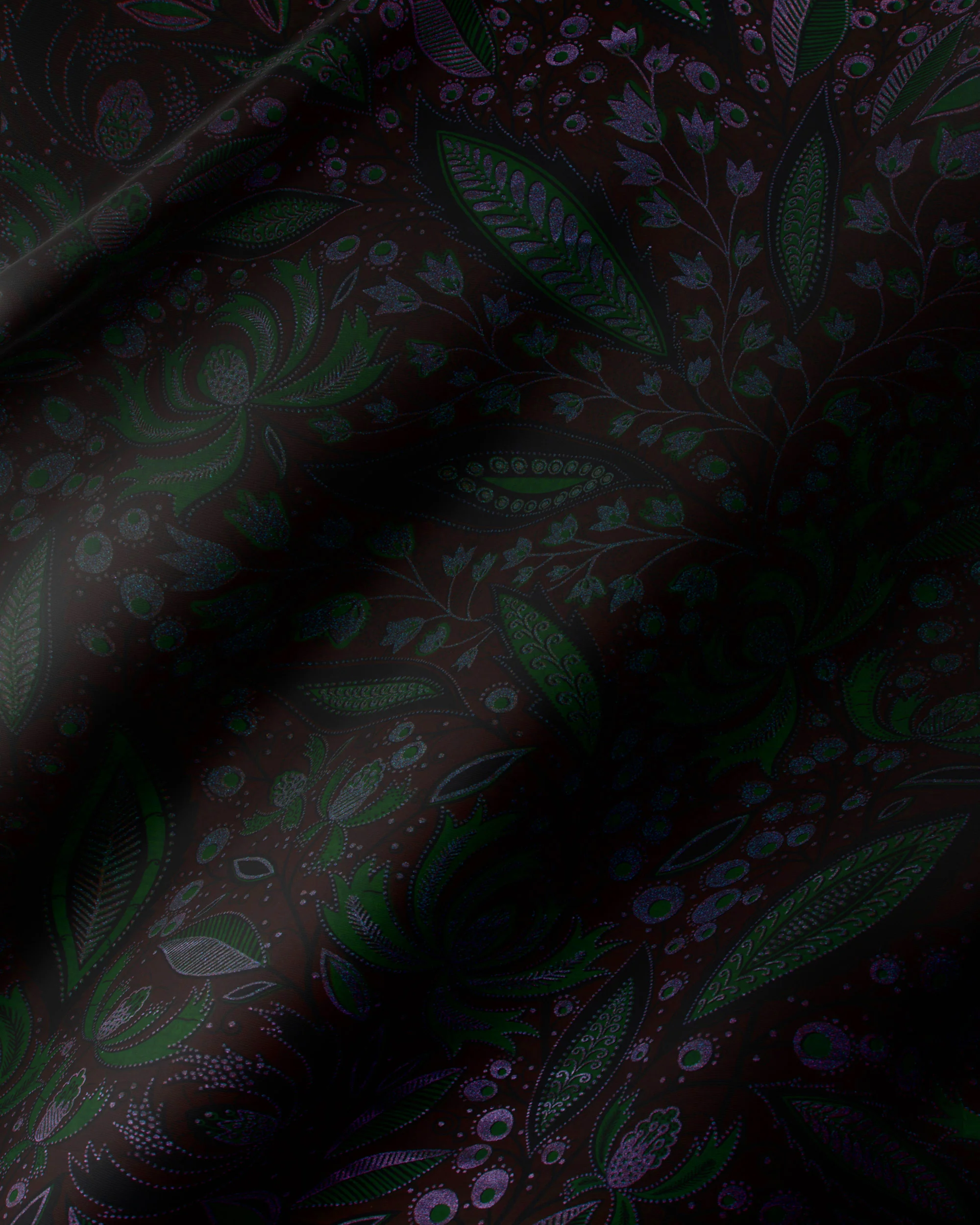 Sky Wax | VLW2145.020 | Red-Green Pearl Embellished